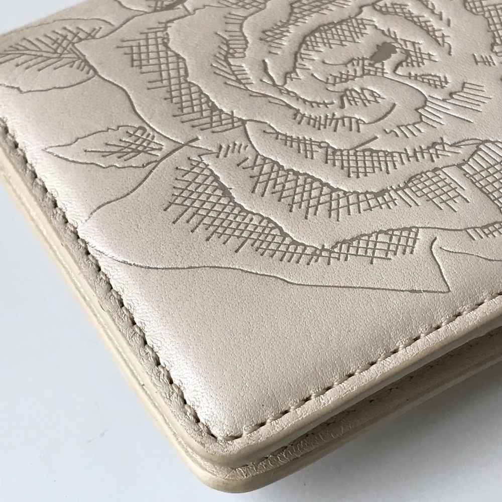 Coach Metallic Rose Embossed Leather Compact Wallet, Rare 2000’s - Picture 9 of 16